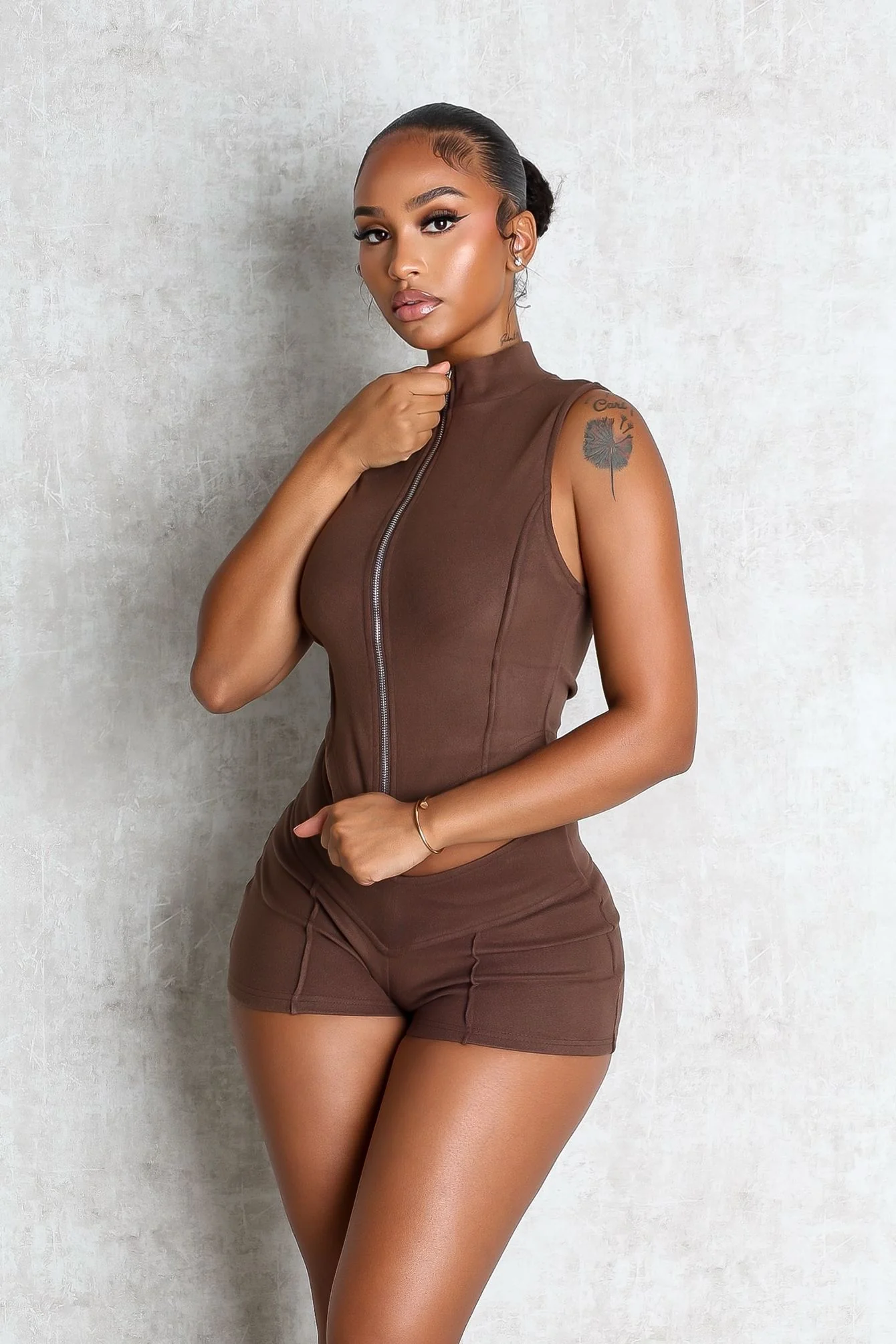 586-Classic-Zip-Up-Cropped-Tank-Top-Shorts-SET-3.webp Classic Zip Up Cropped Tank Top & Shorts SET
