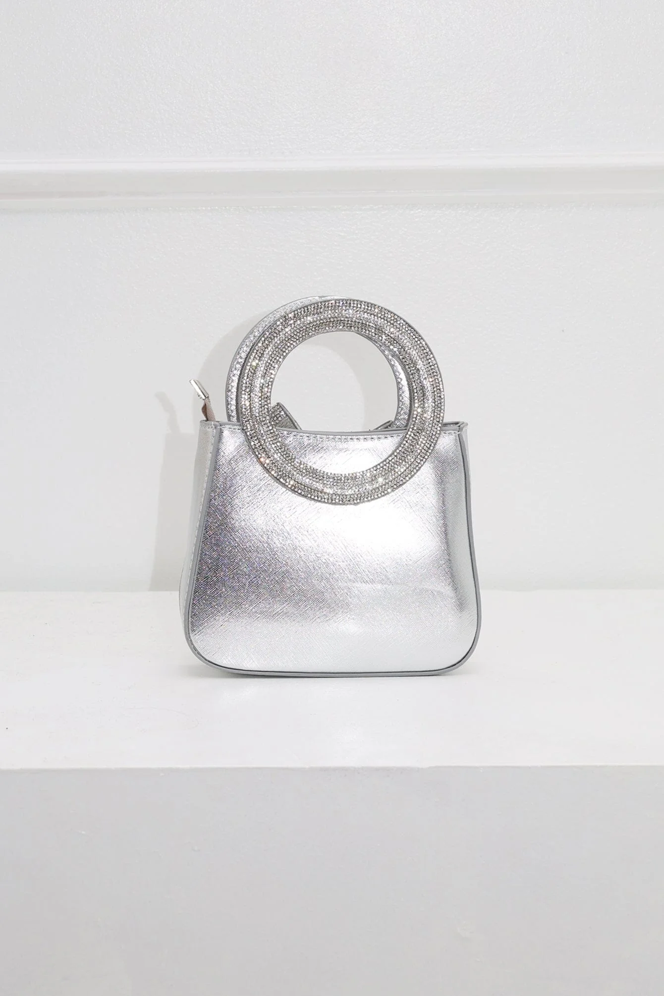 7225-Sweet-Yet-Bold-Bow-Clutch-9.webp Sweet Yet Bold Bow Clutch